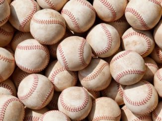 baseball et softball les points communs et les différences, les balles de baseball